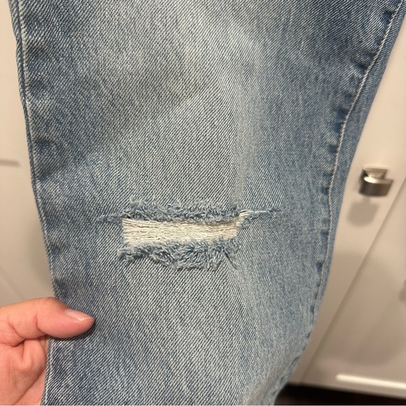 The Perfect Vintage Jean in Phillips Wash: Knee-Rips Edition - Picture 6 of 10